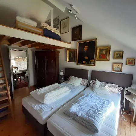 Montigny House And Antiques Bed & Breakfast Seron